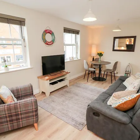 Sunny Bay Apartment